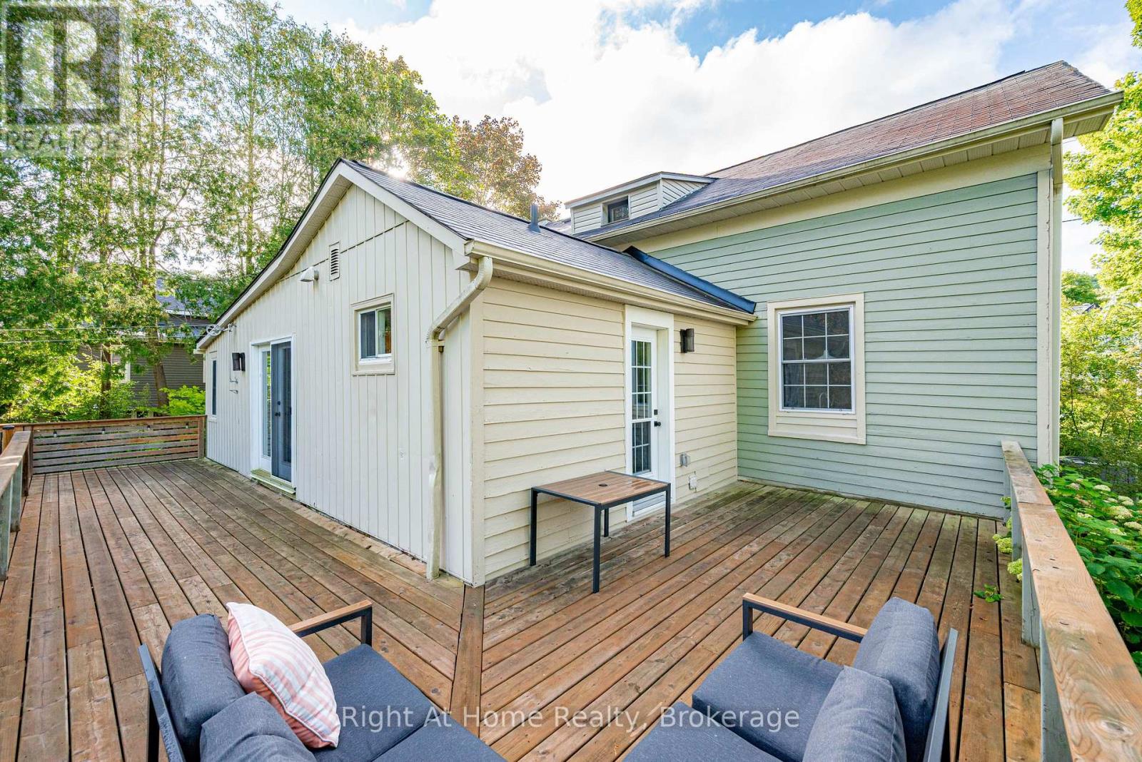 88 King Street E Property Photo 35
