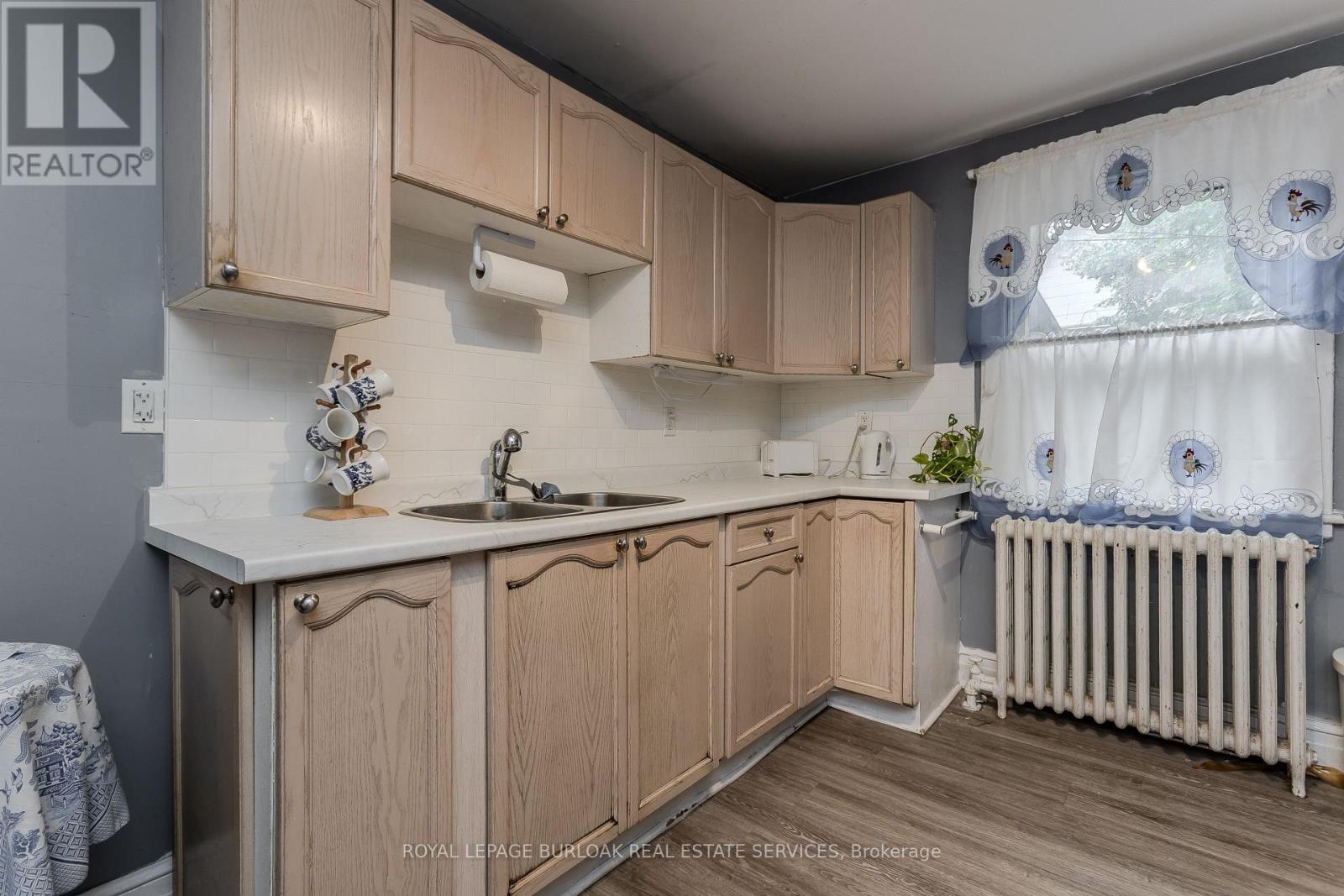 1088 King Street E Property Photo 19