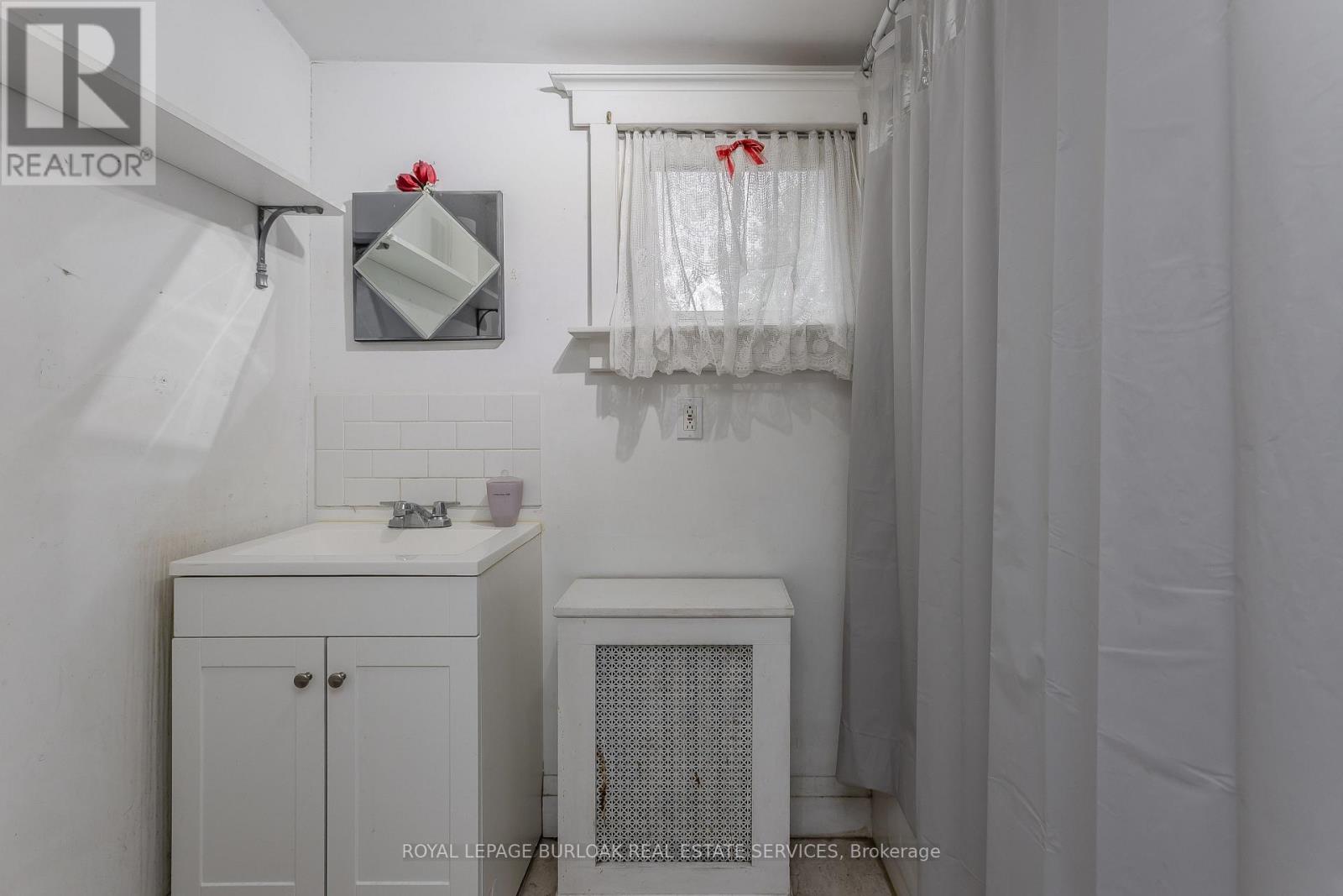1088 King Street E Property Photo 40