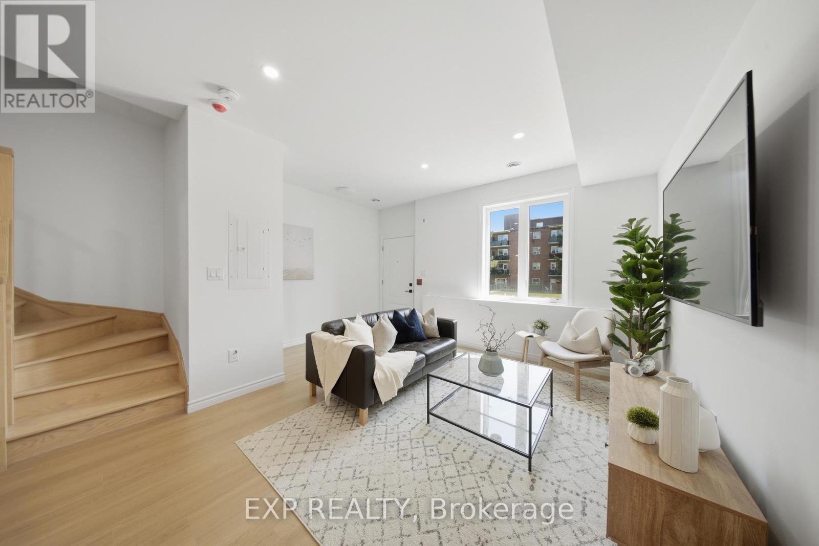 10 - 2 Slessor Boulevard Property Photo 6