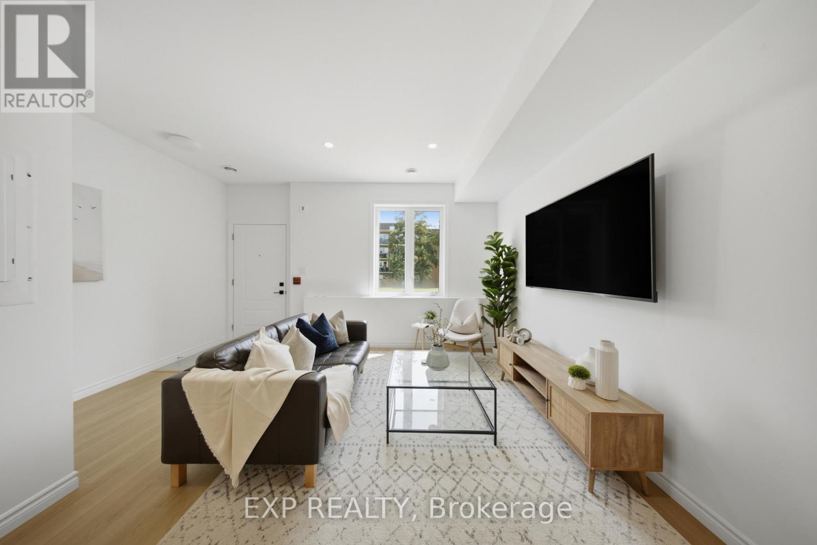 10 - 2 Slessor Boulevard Property Photo 7