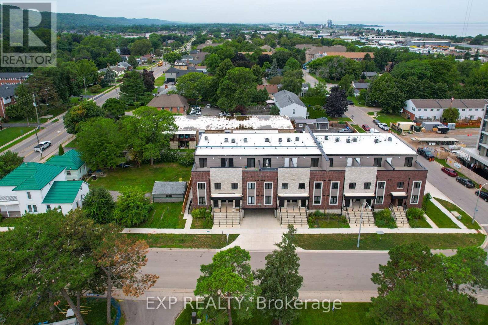 10 - 2 Slessor Boulevard Property Photo 38