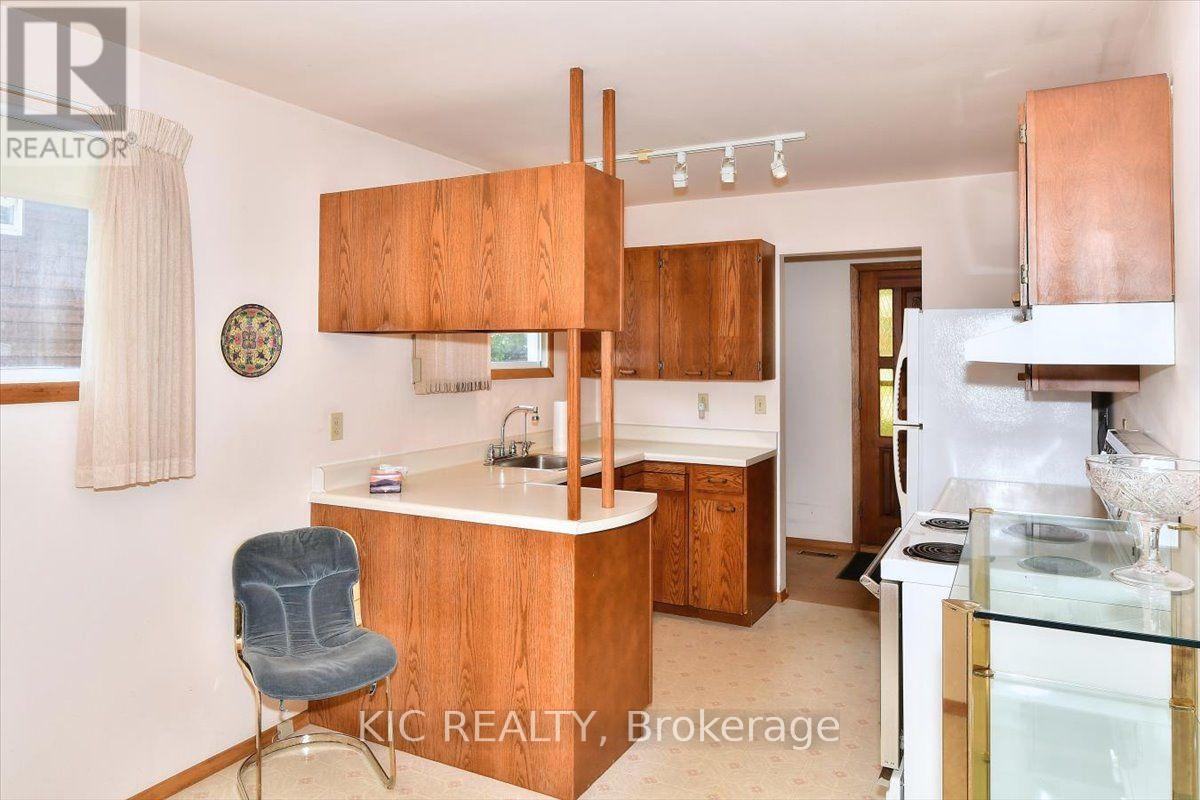 30 Kawartha Heights Boulevard Property Photo 11
