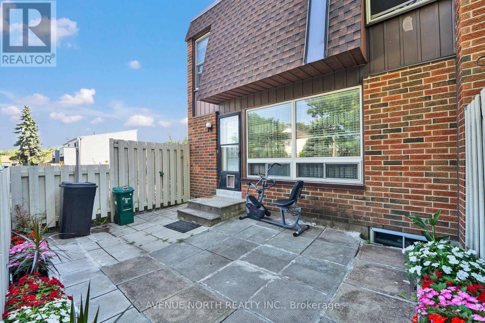41 - 3520 Downpatrick Road Property Photo 3