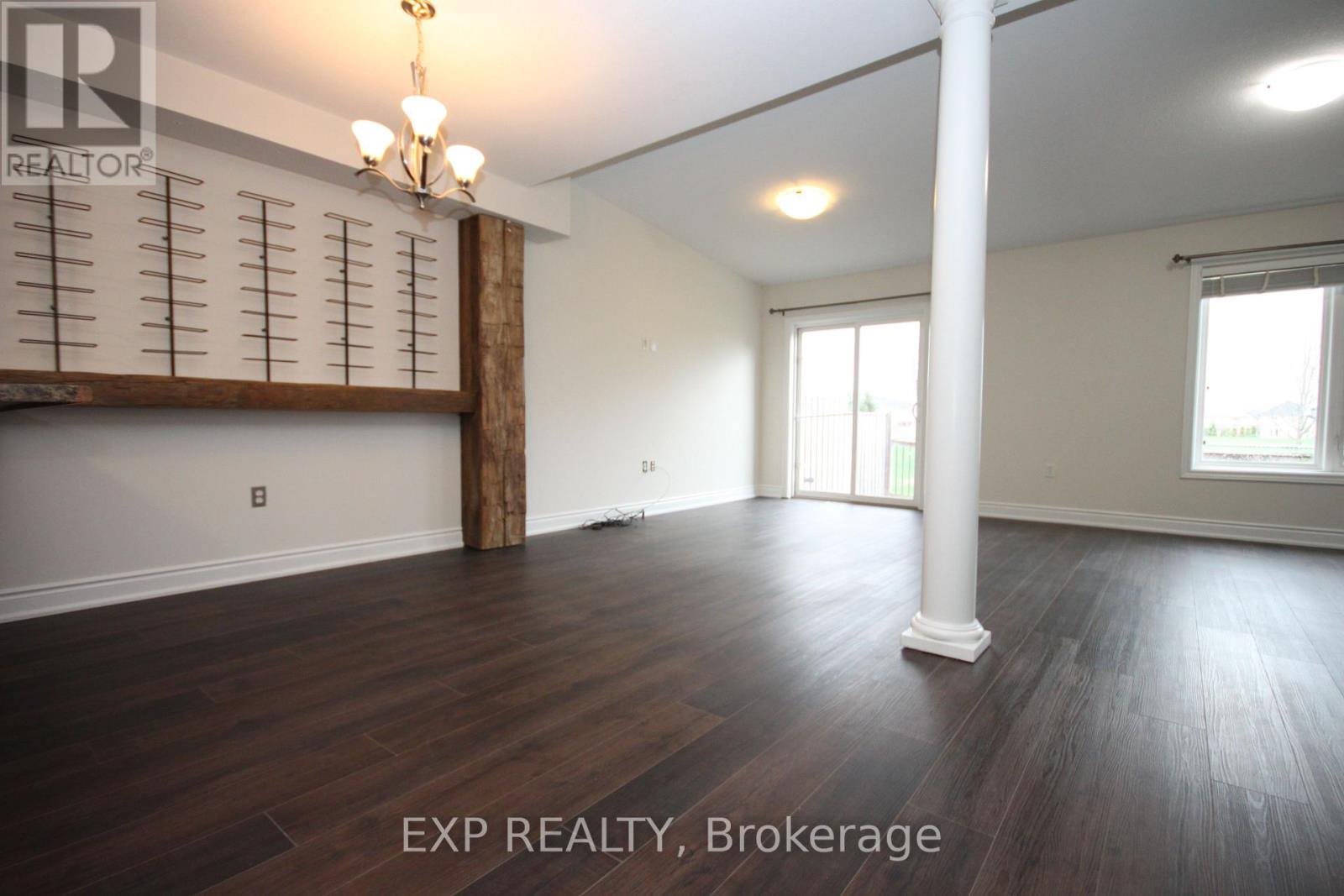 22 Geranium Avenue N Property Photo 2