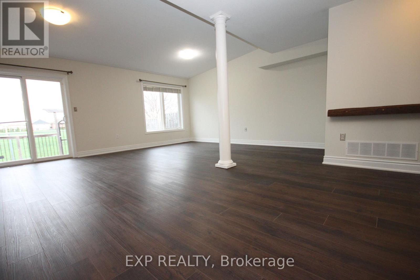 22 Geranium Avenue N Property Photo 3