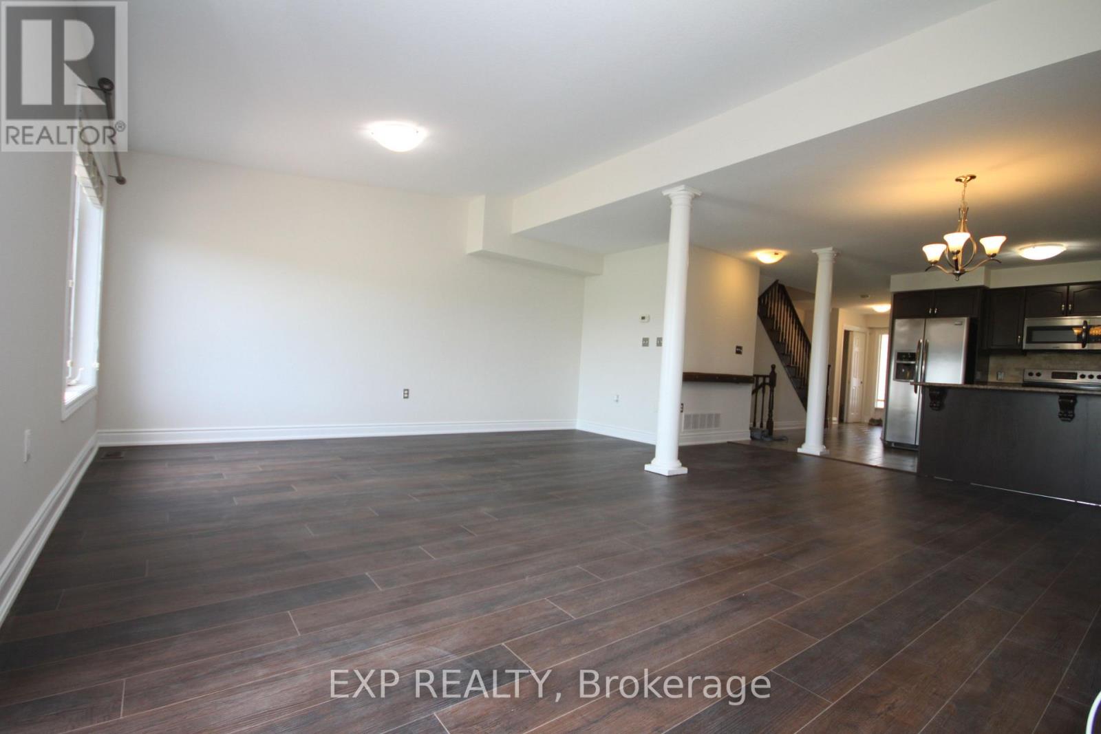22 Geranium Avenue N Property Photo 5