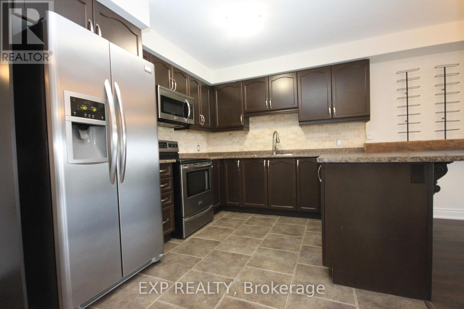 22 Geranium Avenue N Property Photo 6