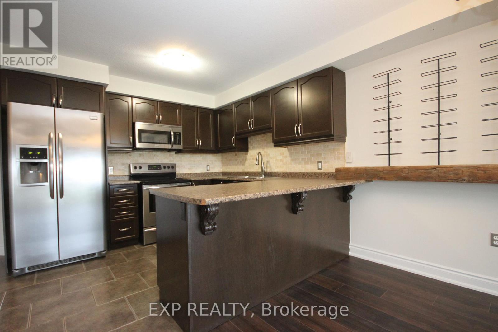 22 Geranium Avenue N Property Photo 7