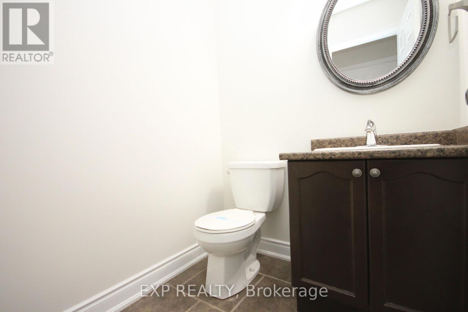 22 Geranium Avenue N Property Photo 8