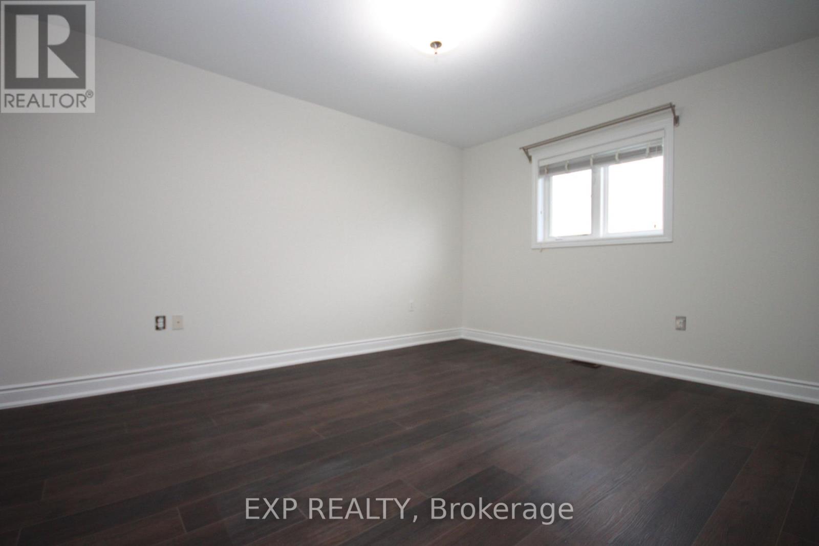 22 Geranium Avenue N Property Photo 10