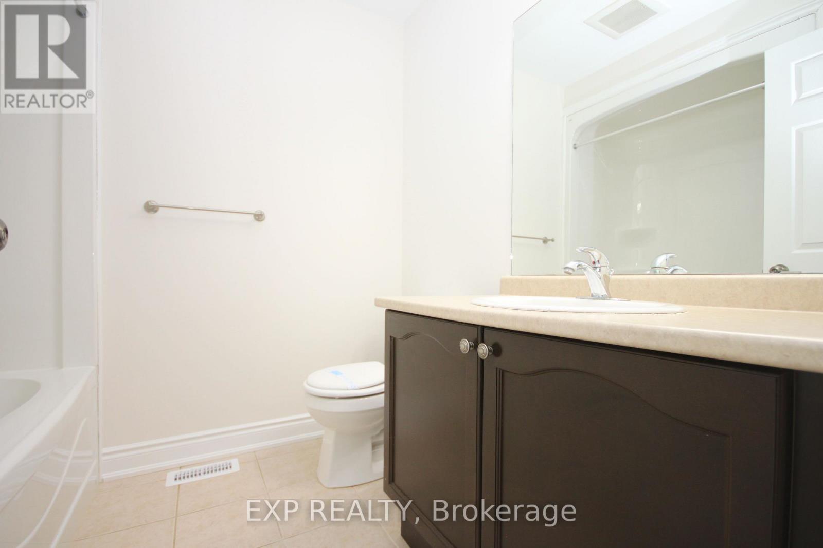 22 Geranium Avenue N Property Photo 11