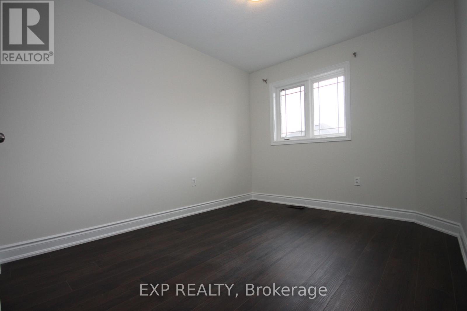 22 Geranium Avenue N Property Photo 12