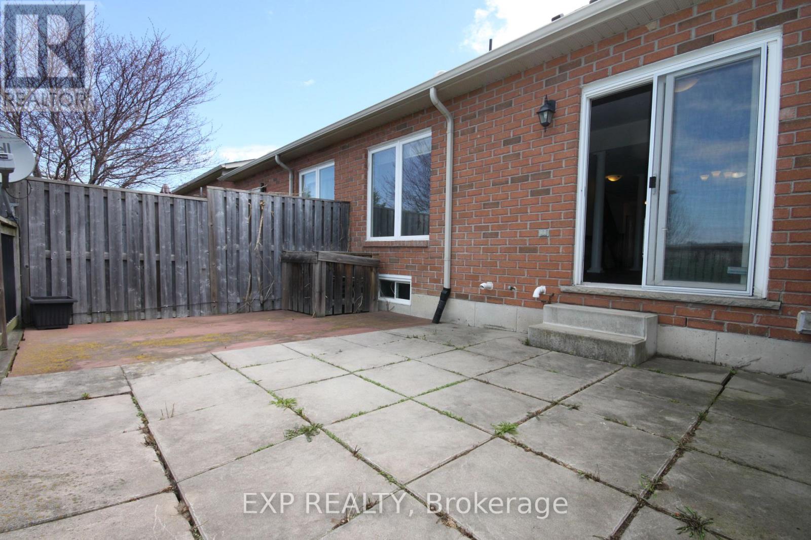 22 Geranium Avenue N Property Photo 15