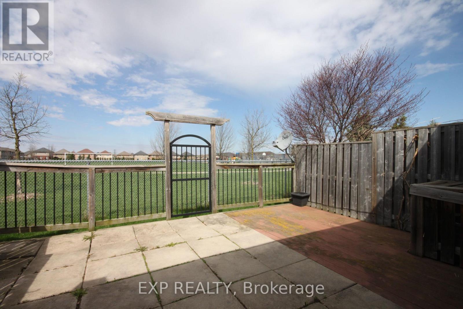 22 Geranium Avenue N Property Photo 16