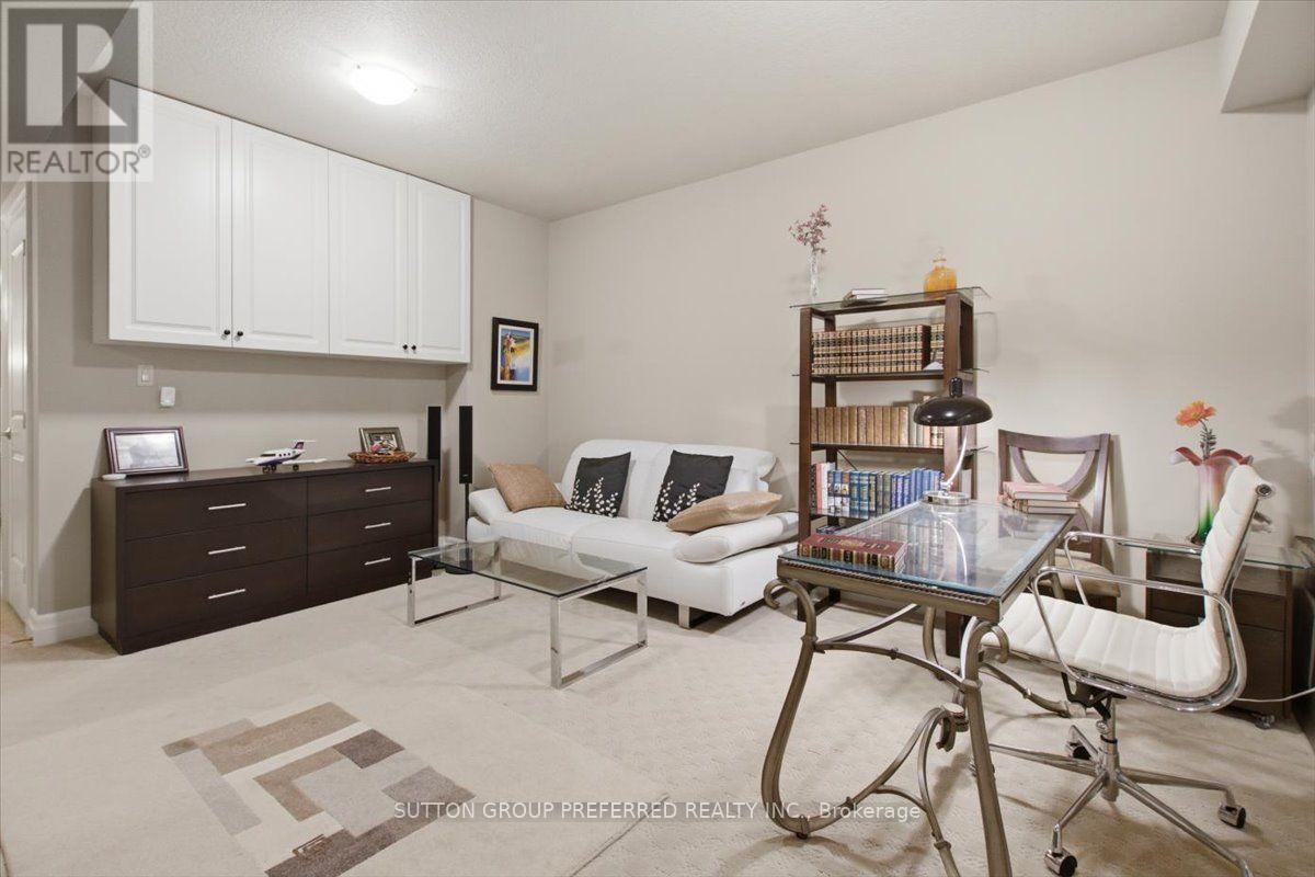 63 - 725 Eagletrace Drive Property Photo 44