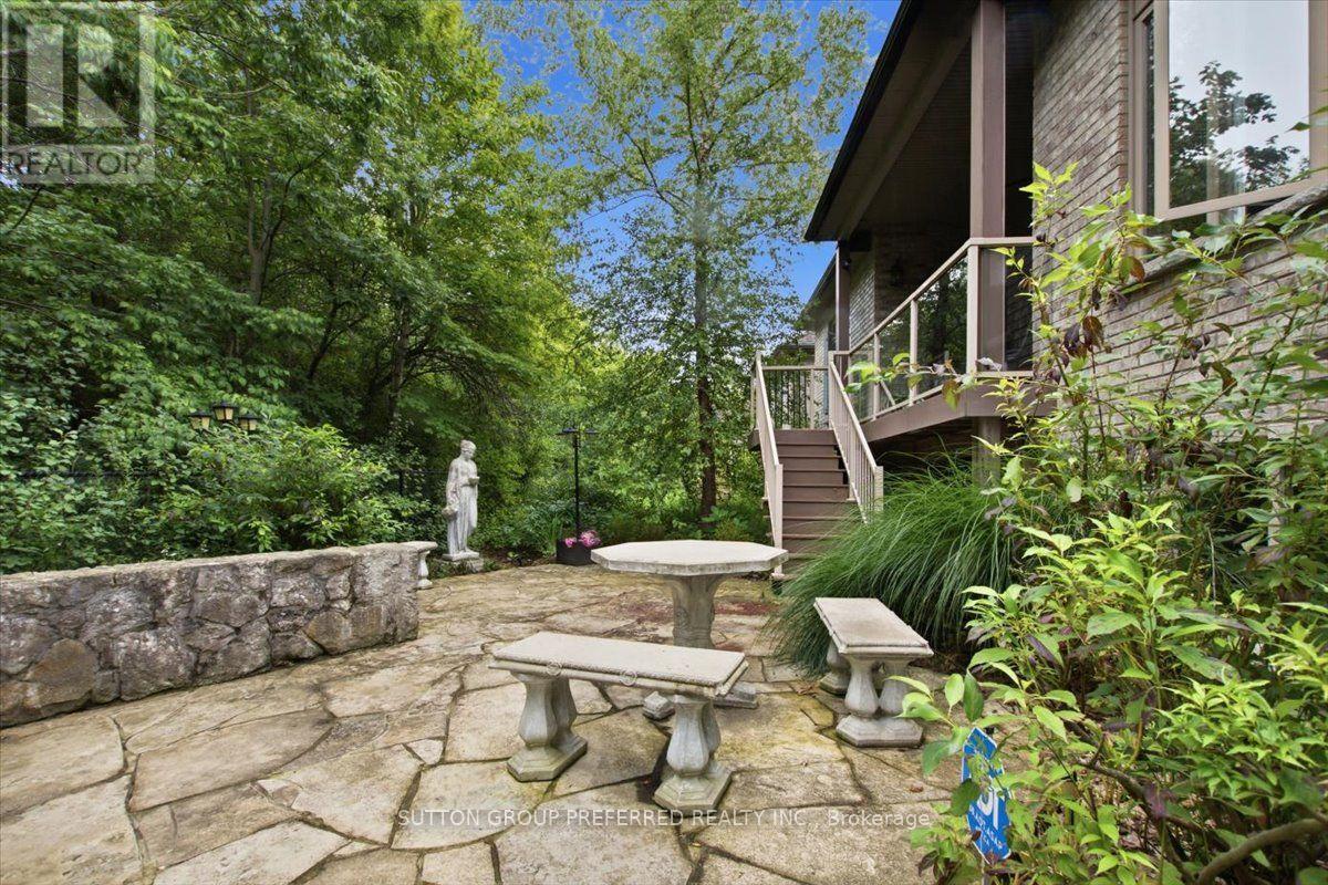 63 - 725 Eagletrace Drive Property Photo 49
