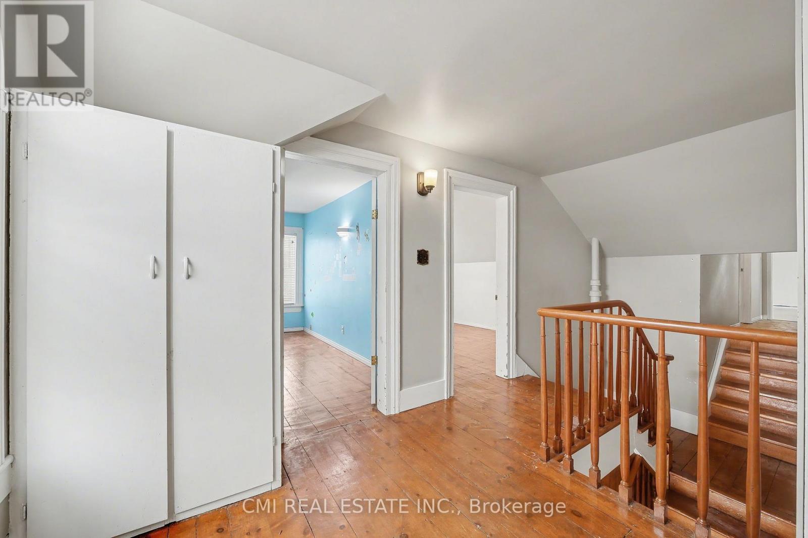76 Main Street E Property Photo 21
