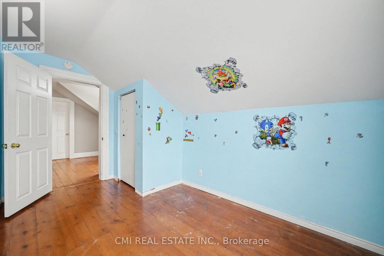 76 Main Street E Property Photo 23
