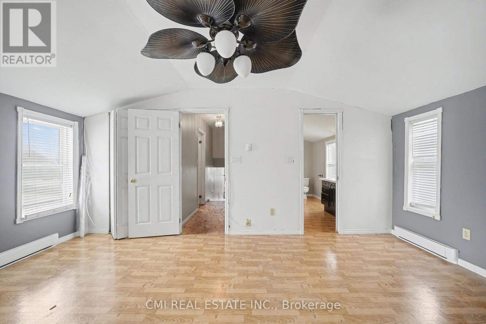 76 Main Street E Property Photo 26