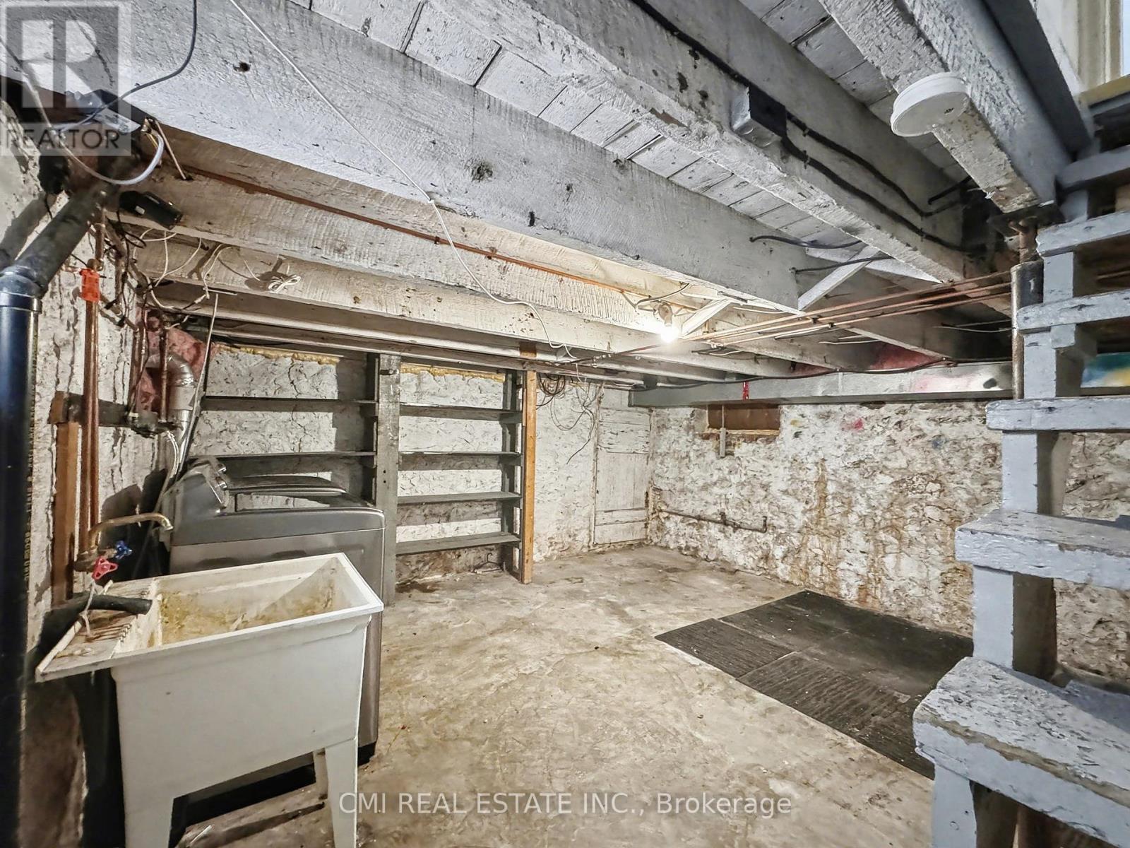 76 Main Street E Property Photo 43