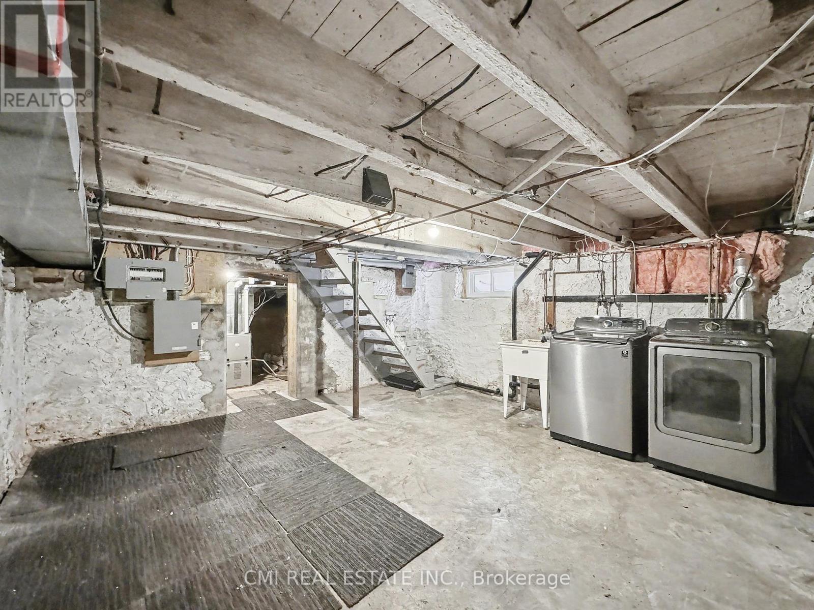 76 Main Street E Property Photo 44