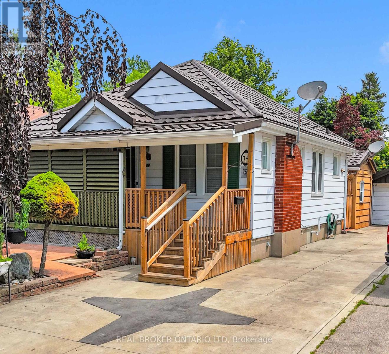 74 STERLING STREET Property Photo 1