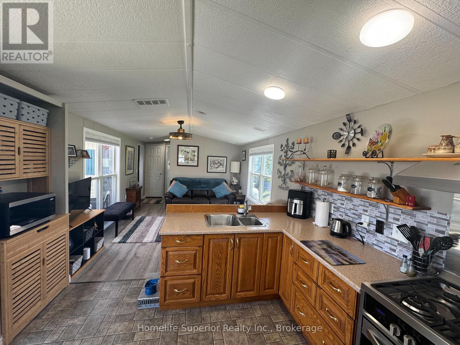 5 - 485-5139 Halstead Beach Road Property Photo 8