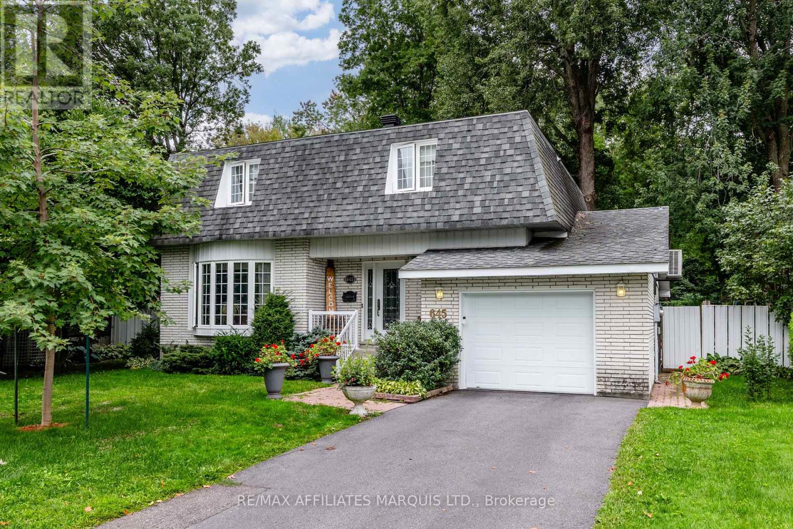 645 Dundas Crescent Property Photo 1