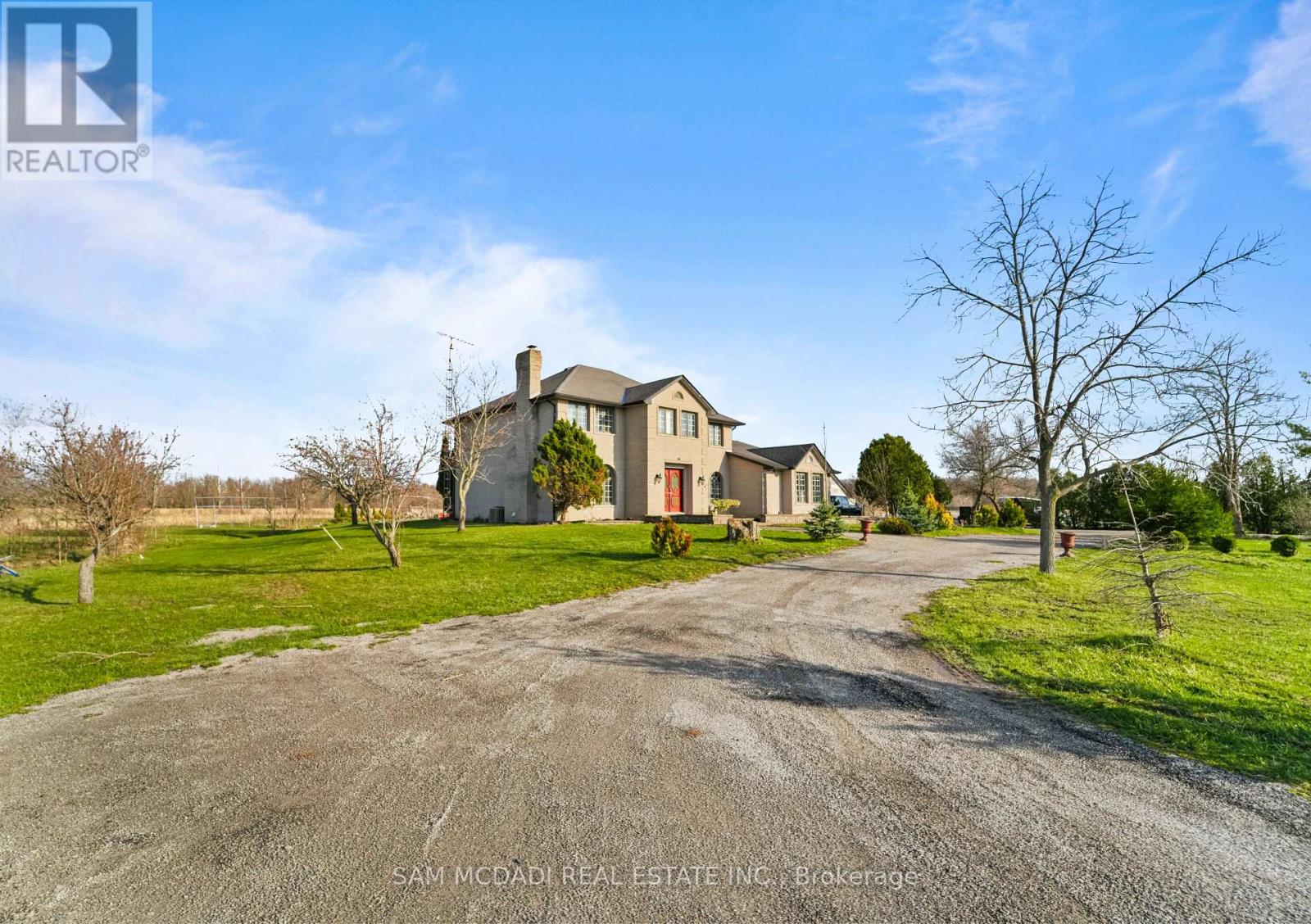 225 Park Road S Property Photo 4