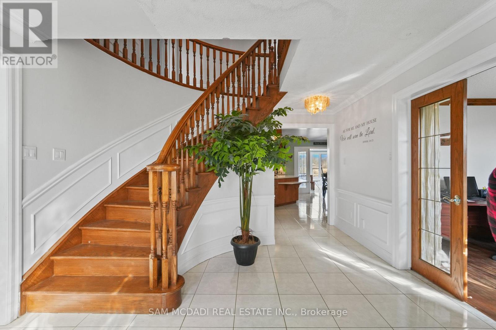 225 Park Road S Property Photo 7