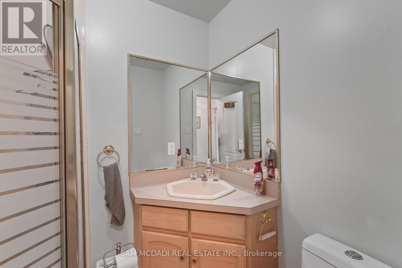 225 Park Road S Property Photo 21