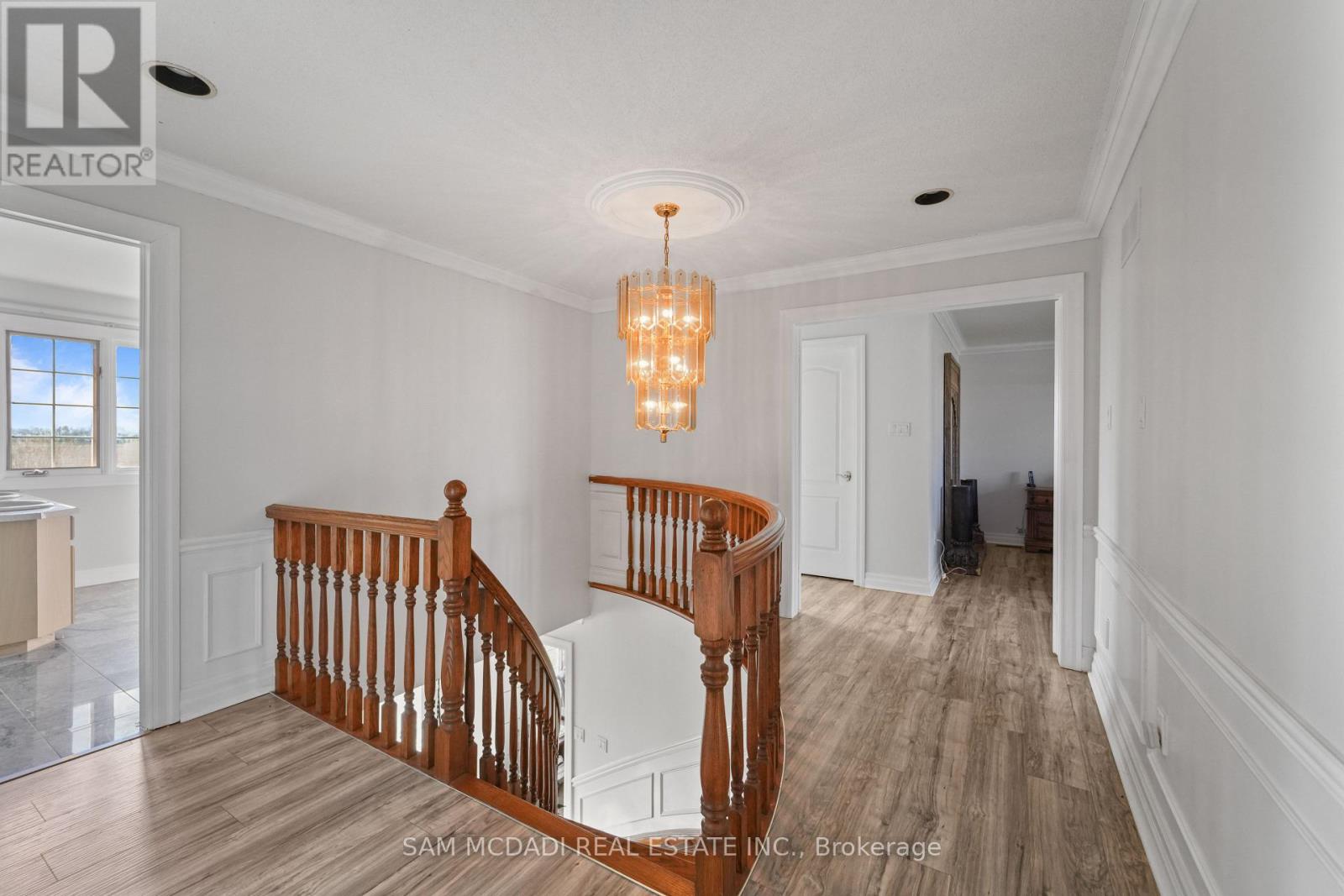 225 Park Road S Property Photo 23