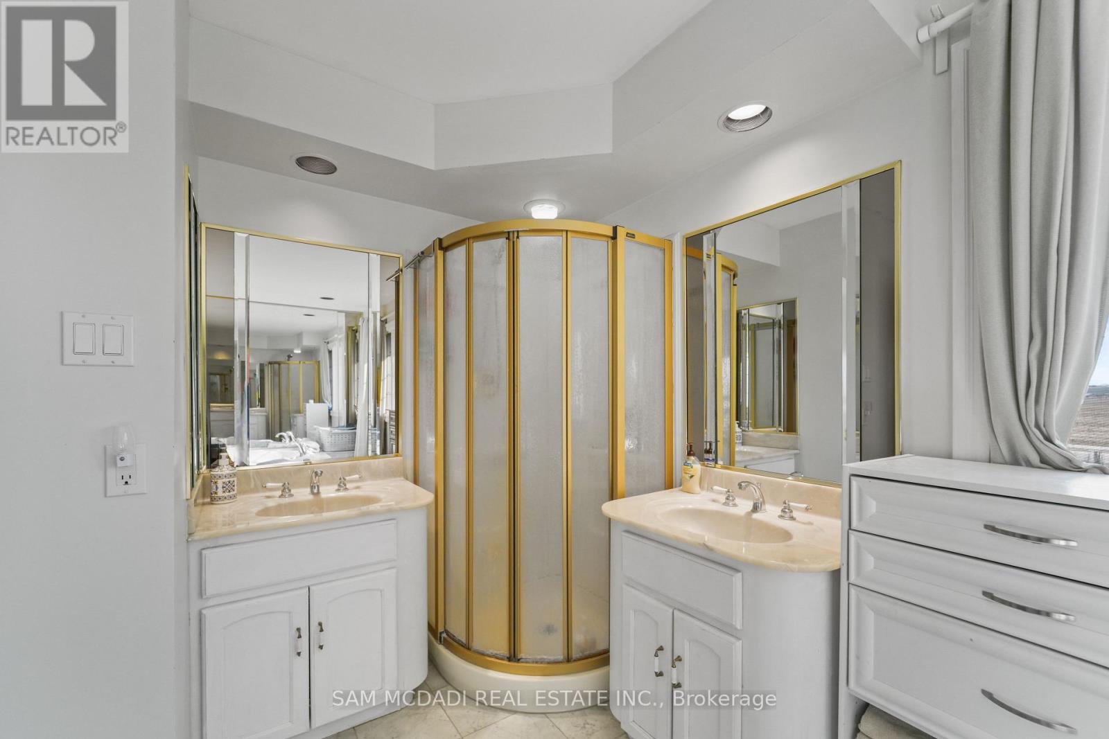 225 Park Road S Property Photo 26