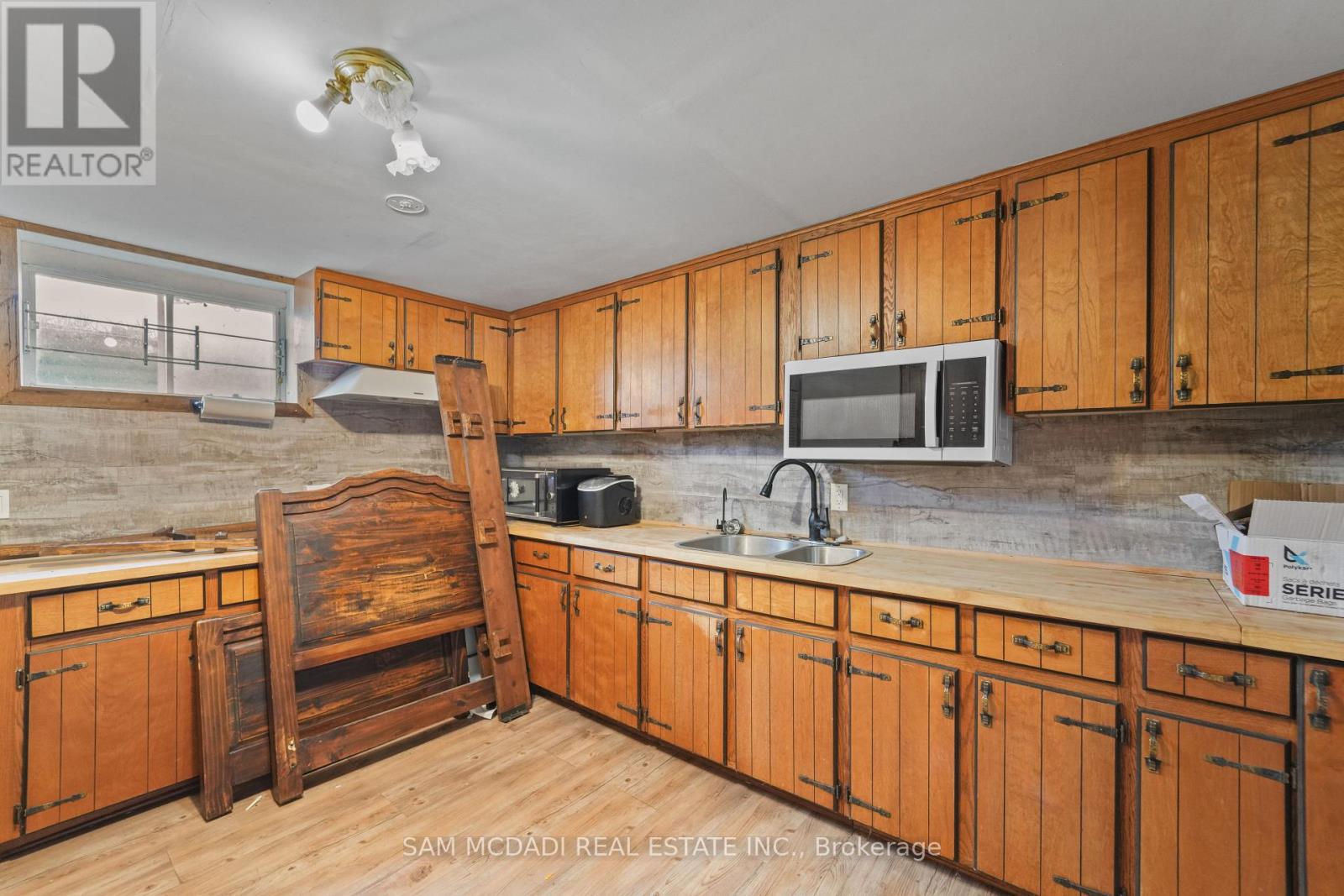 225 Park Road S Property Photo 40