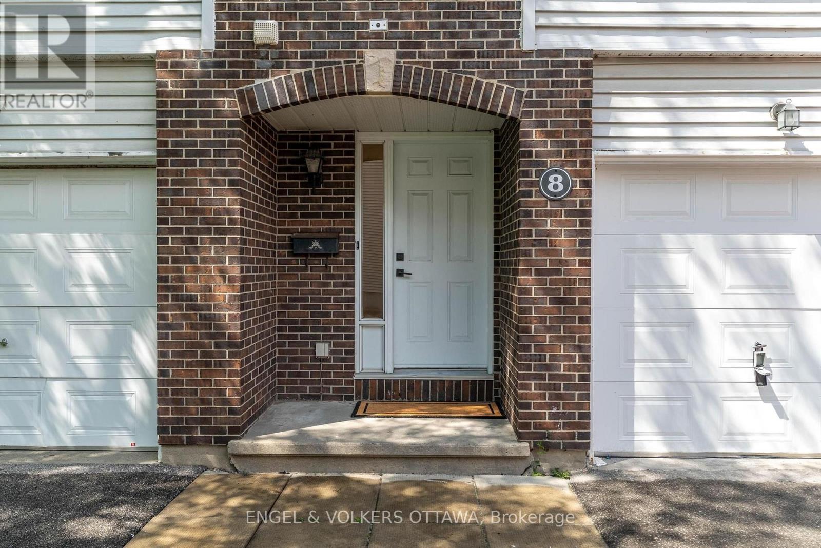 8 Almond Lane Property Photo 2