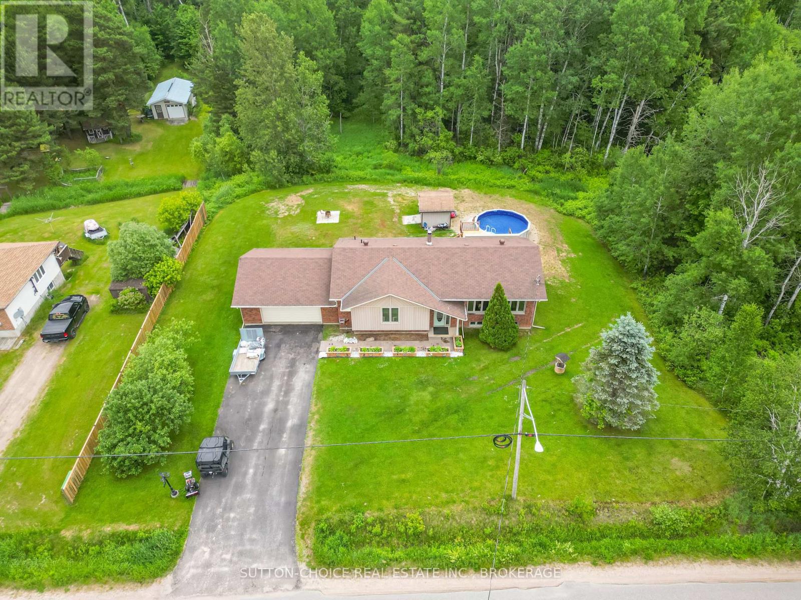 246 Yonge Street Property Photo 5