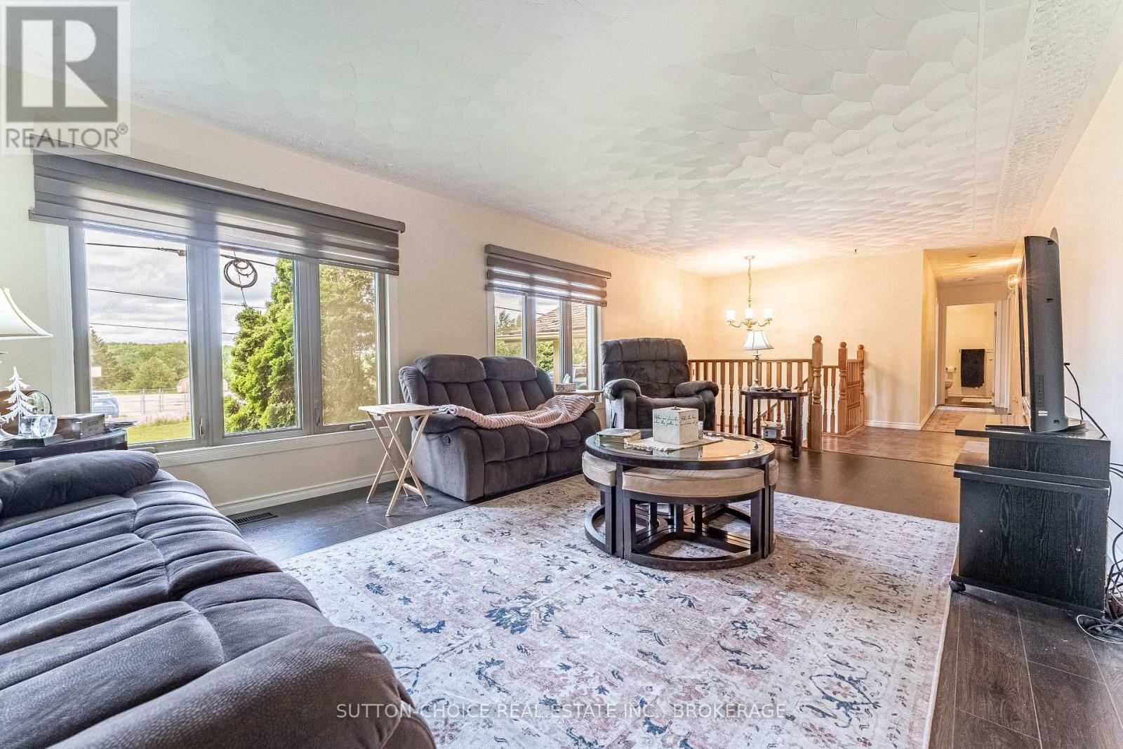 246 Yonge Street Property Photo 7