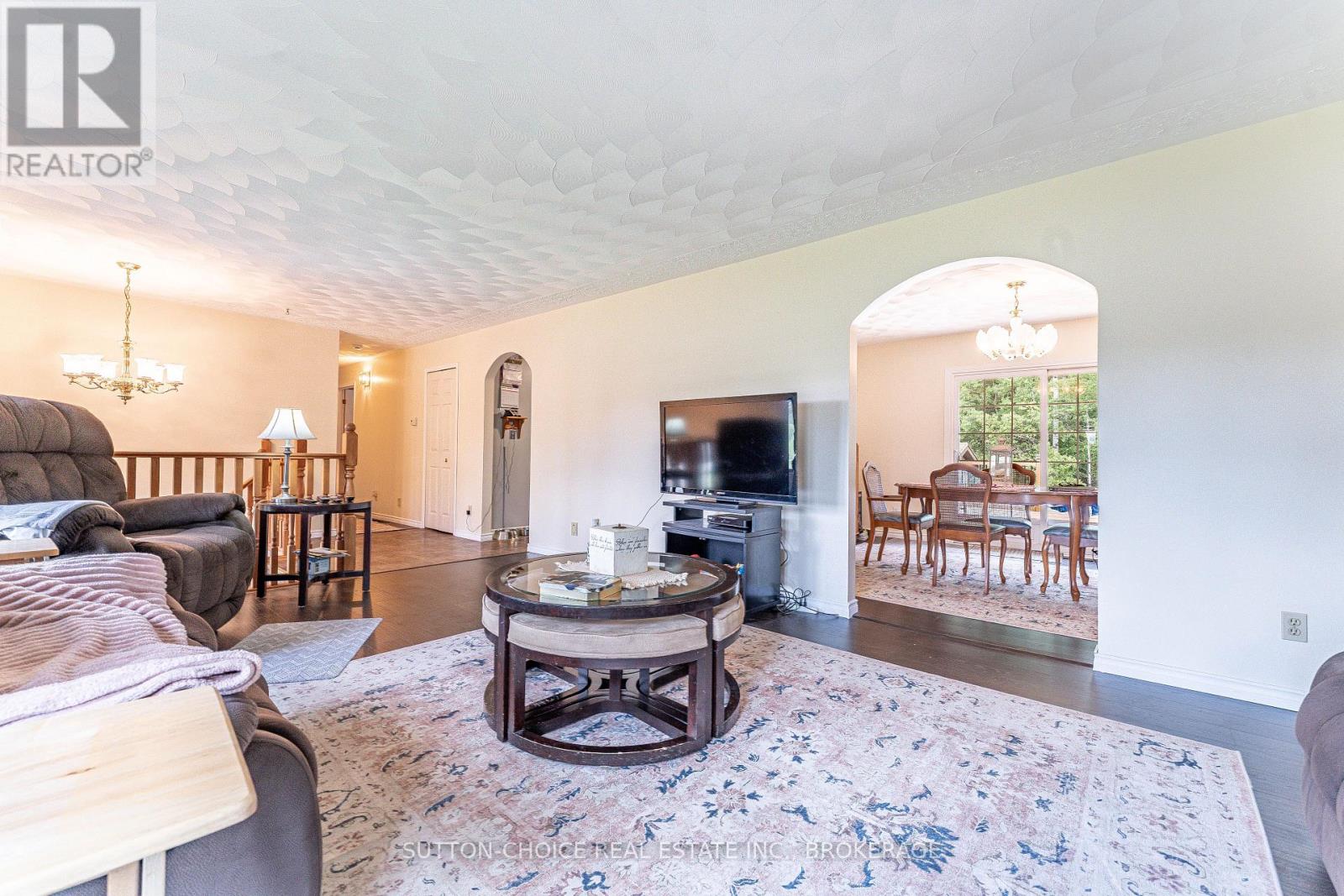 246 Yonge Street Property Photo 8