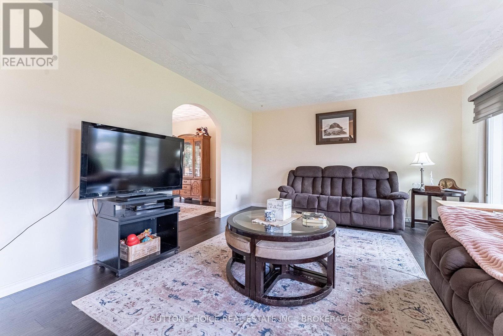 246 Yonge Street Property Photo 9