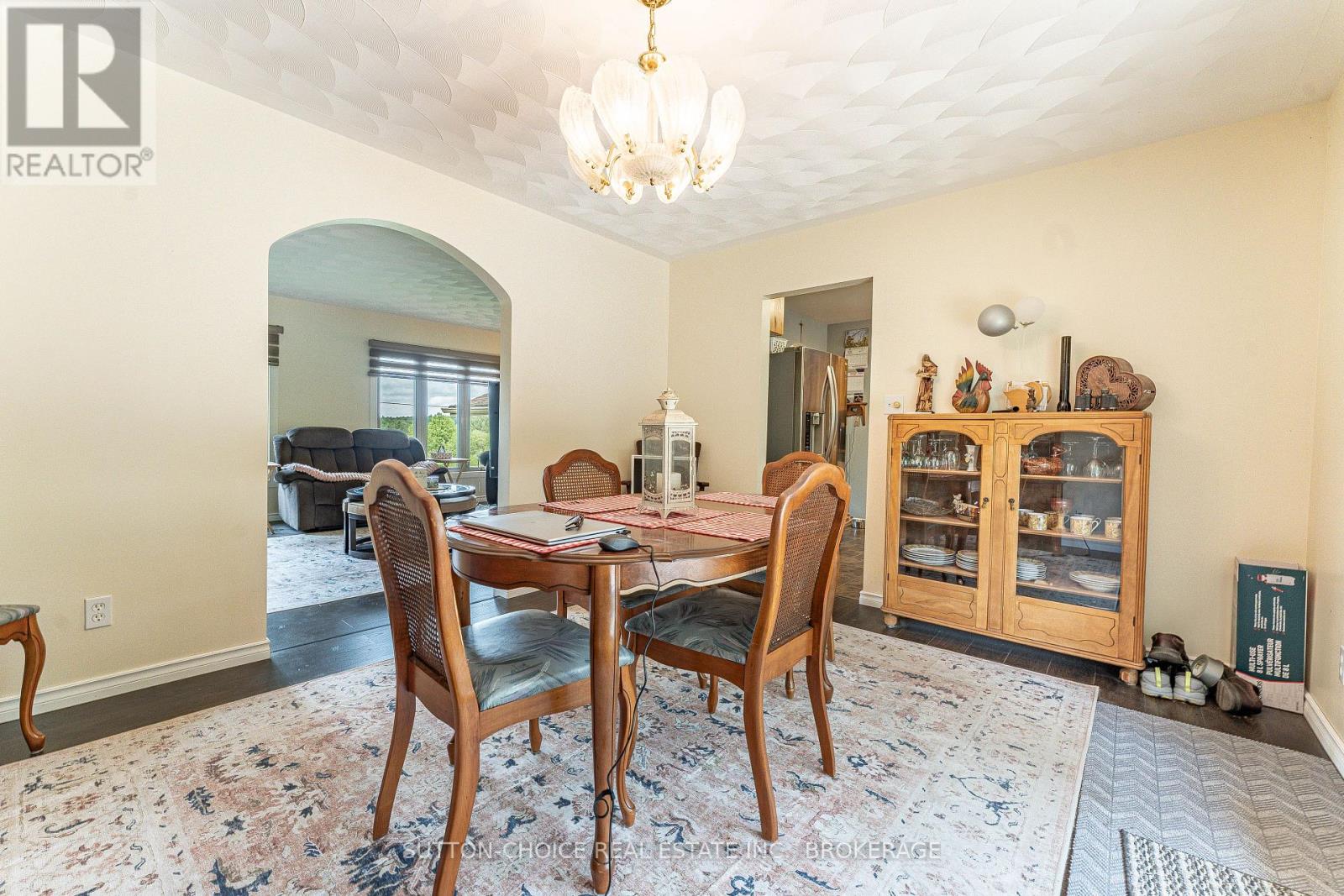 246 Yonge Street Property Photo 11