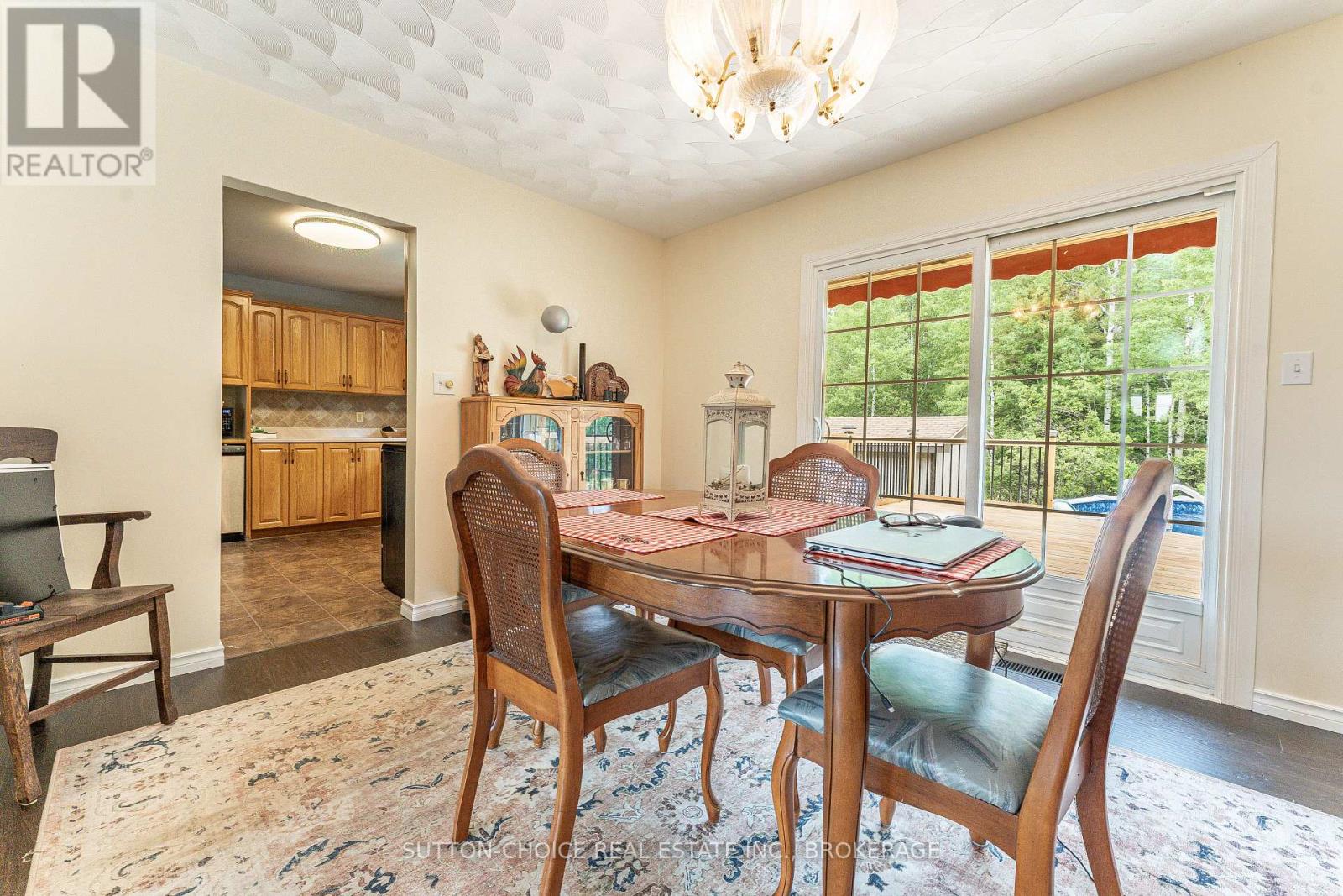 246 Yonge Street Property Photo 12