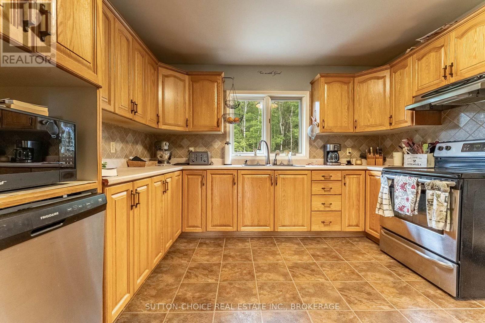 246 Yonge Street Property Photo 13
