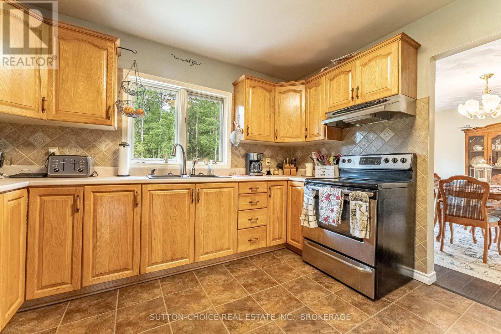 246 Yonge Street Property Photo 14