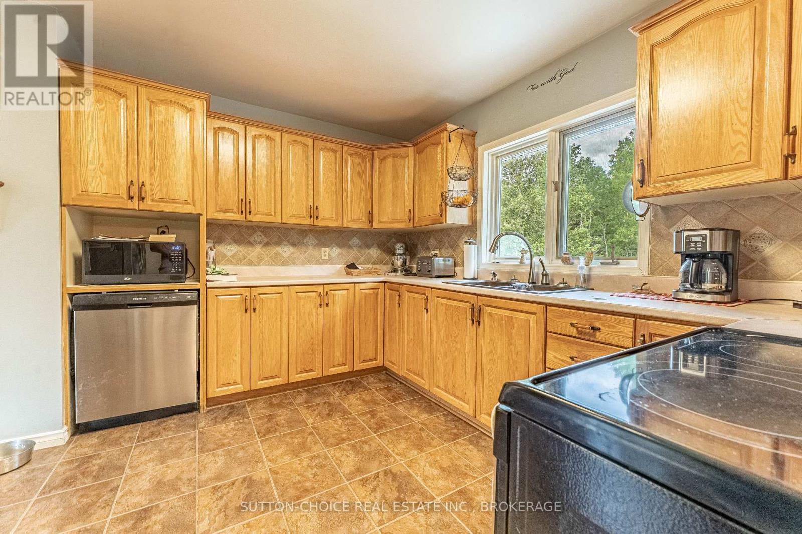 246 Yonge Street Property Photo 15
