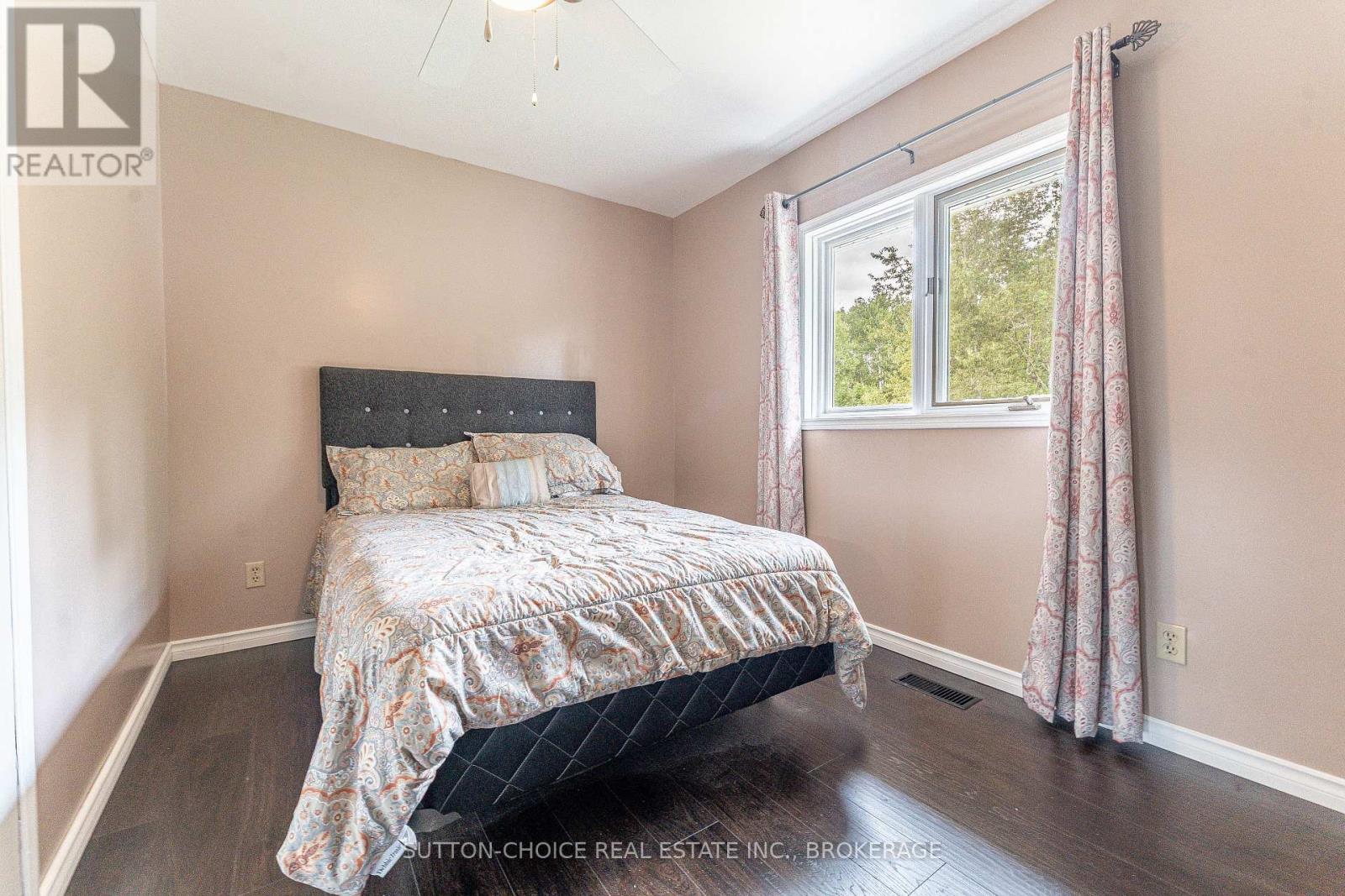 246 Yonge Street Property Photo 17