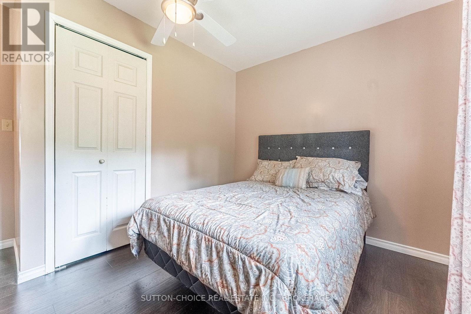 246 Yonge Street Property Photo 18