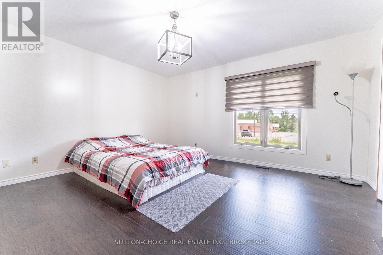 246 Yonge Street Property Photo 19