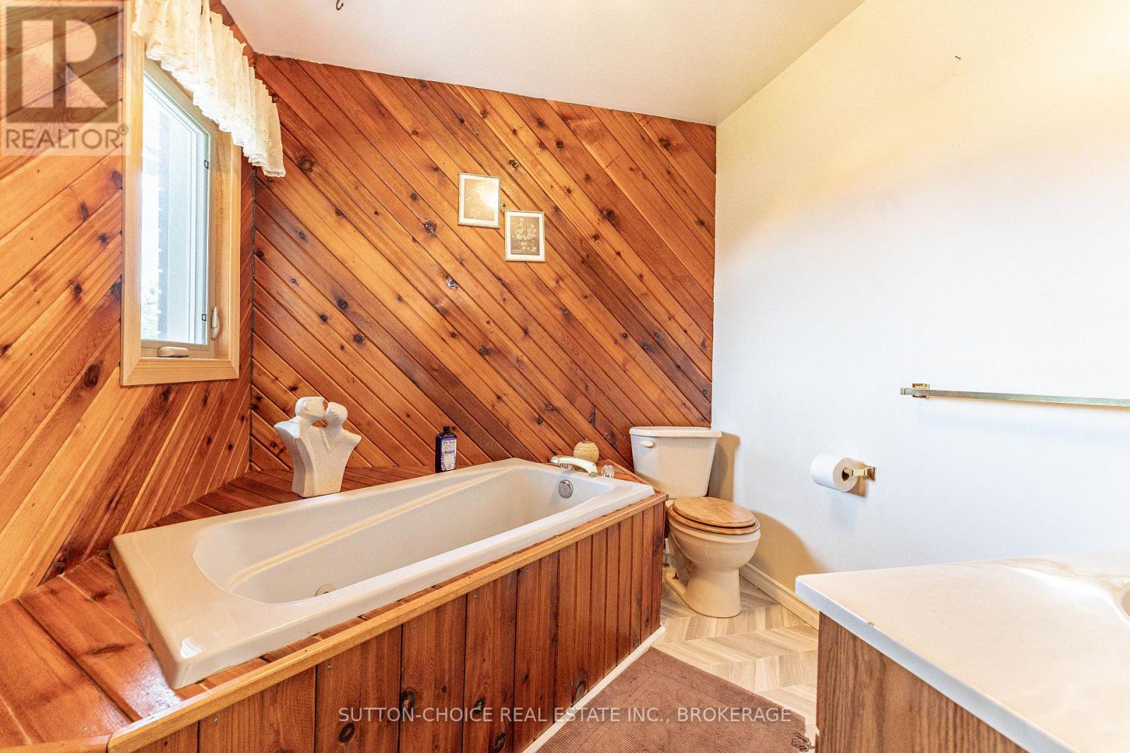 246 Yonge Street Property Photo 21