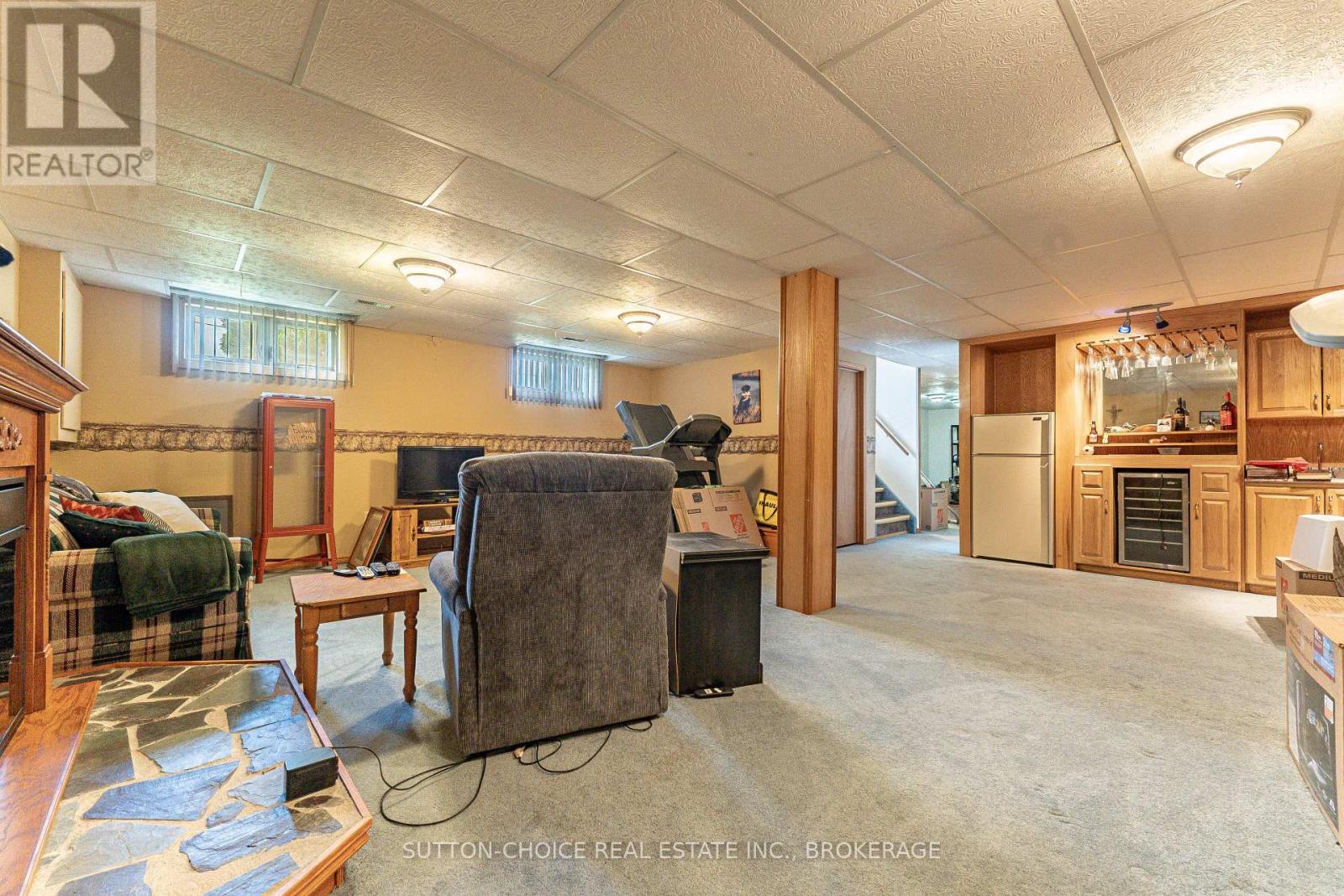 246 Yonge Street Property Photo 27